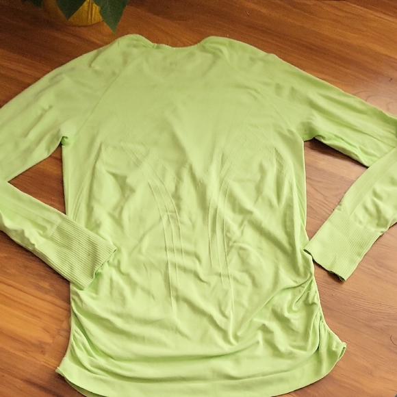 Athleta Light Green Long Sleeve Tee - Picture 5 of 5
